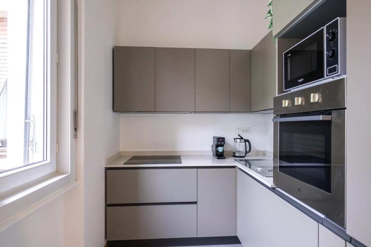 700MstazionecentraleAmpio Trilocale Con 2Balconi Trieste Exteriör bild